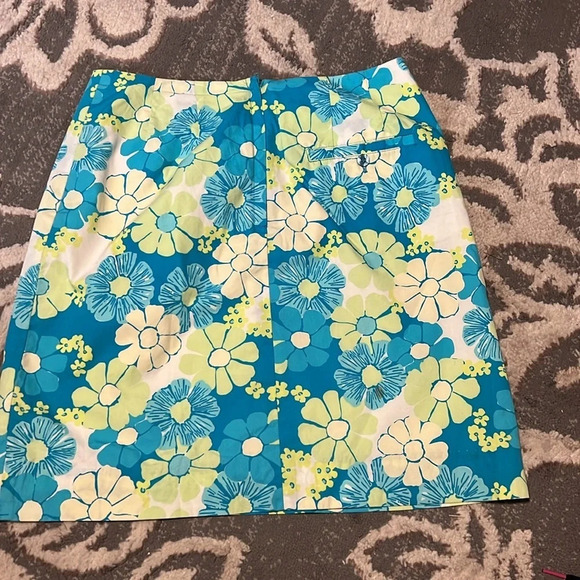 Lily Pulitzer floral mini skirt. Lined.  Excellent condition. - Picture 3 of 4
